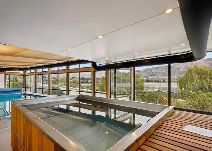 Lakeview Luxury